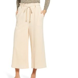 NWT Textured Pull On Crop Pants